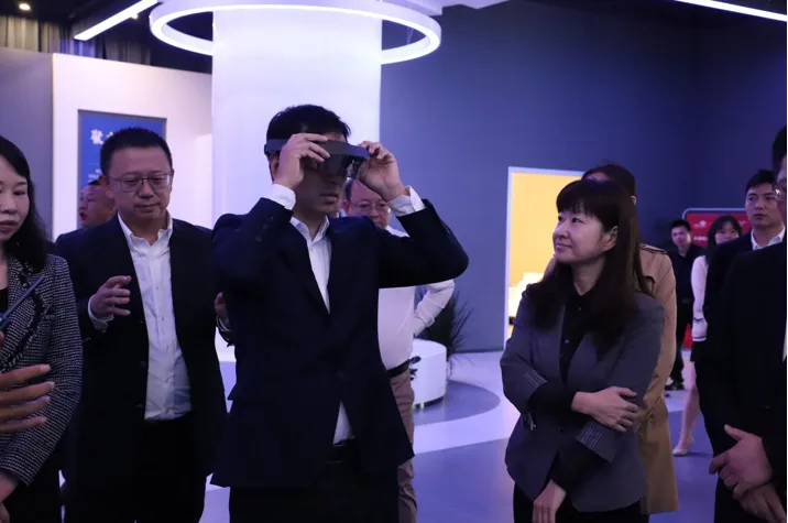 江西影创助力中国联通虚拟现实创新中心正式启用