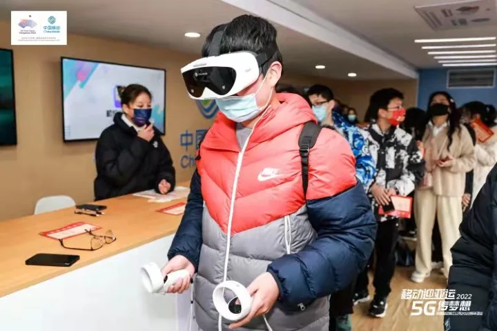 中国移动&NOLO联合品牌CM1 VR一体机亮相2022亚运城市梦想巡游展