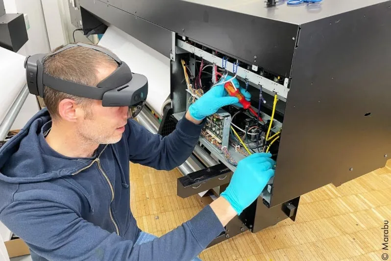 油墨商玛莱宝用HoloLens 2混合现实提供全球远程售后和培训服务,提升服务效率,降低差旅成本