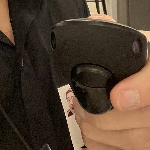 Magic Leap 2真机图流出，控制器配备多个摄像头，或支持独立内向外追踪