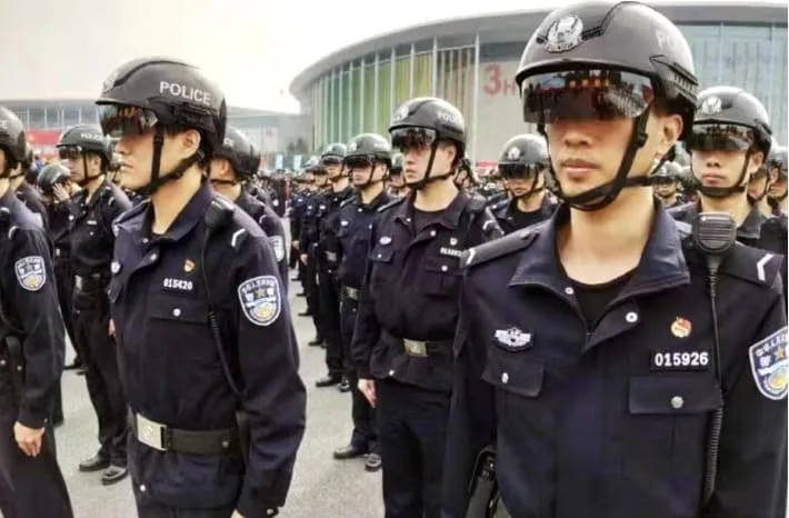 助力消费级AR眼镜升级——极致轻亮的几何光波导显示方案