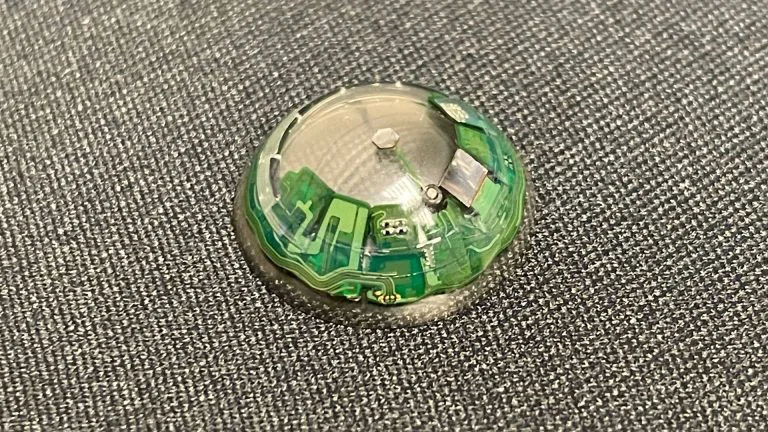 Mojo Lens上手体验：眼动追踪为AR隐形眼镜提供可能