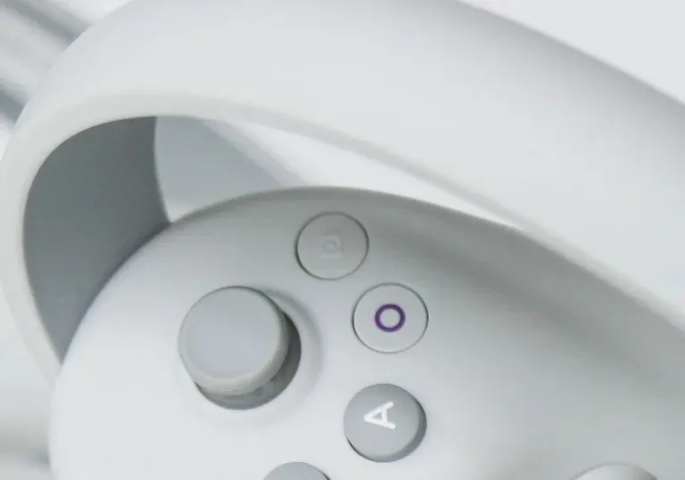 pico-4-controllers-camera