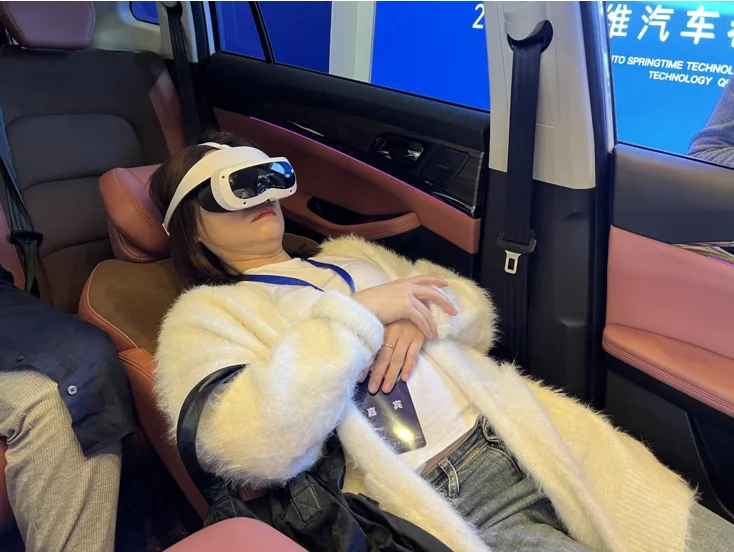 创维汽车联合创维XR推出助眠VR眼镜，打造科技睡眠舱