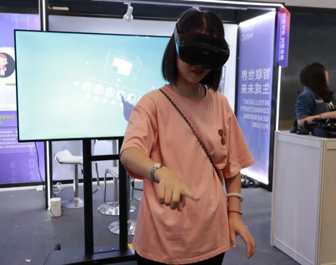 首款手势识别应用即将上线，玩出梦想YVR品牌惊艳亮相WAIC 2023
