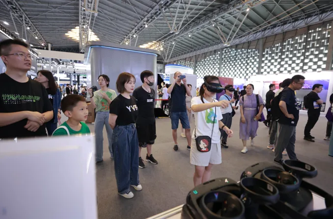 首款手势识别应用即将上线，玩出梦想YVR品牌惊艳亮相WAIC 2023