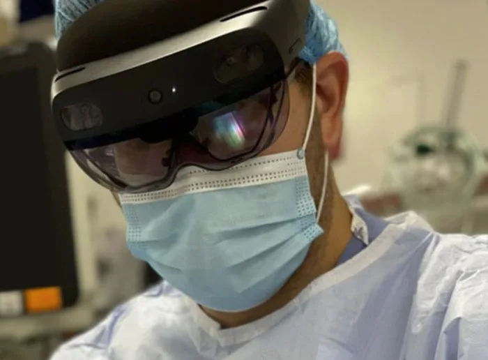 印度浦那ONP医院用HoloLens 2提高关节置换手术的精度，改善治疗效果
