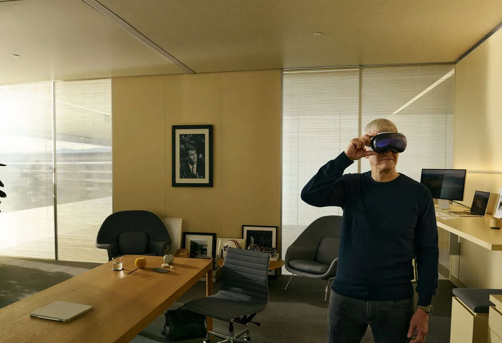 名利场库克专访：为何要全面押注Apple Vision Pro