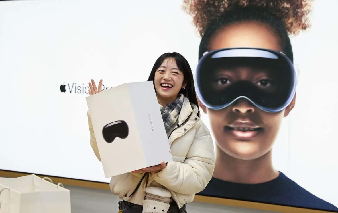 库克亲临现场庆祝，苹果分享Vision Pro线下发售盛况