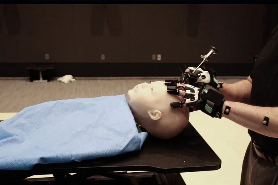 2023-08-EDUSCIM-neurosurgery-demo-MIT-nano-Immersion-Lab-VR-gloves