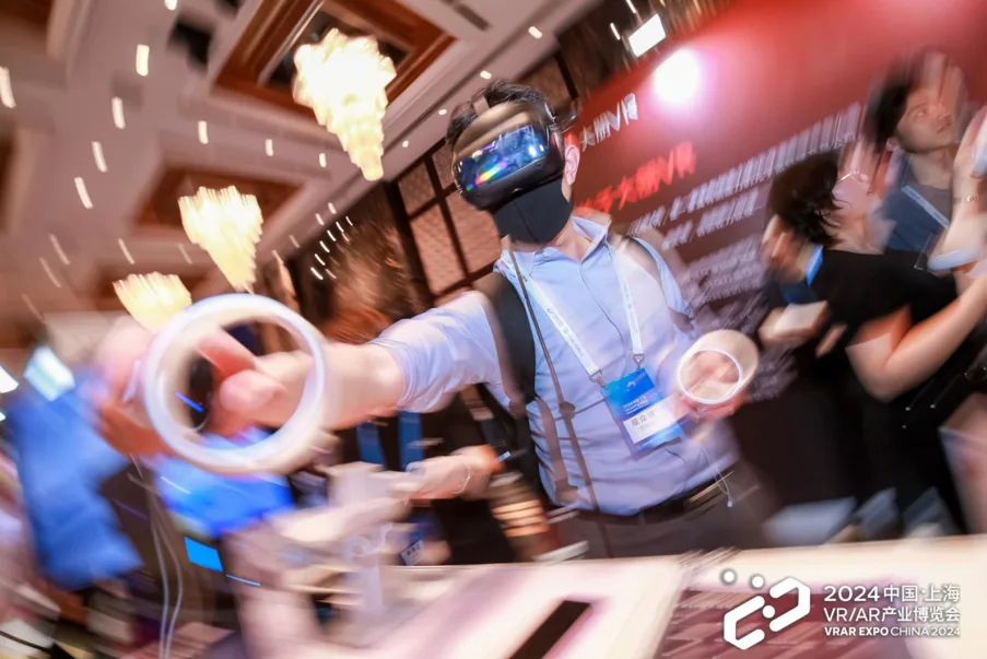 大朋VR CEO陈朝阳获“年度杰出人物”奖