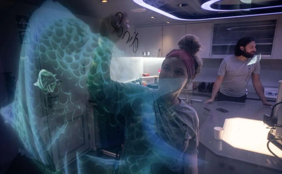 桥水基金瑞·达利欧用HoloLens 2装配海洋科考船,模拟逼真海底世界