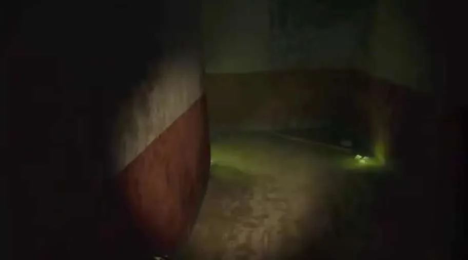 《Metro Awakening VR》上手体验：在末日中拾荒、潜行、战斗