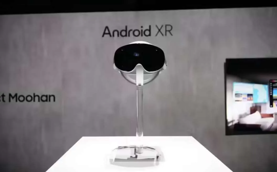 三星公开亮相Android XR头显，但只给看不给体验