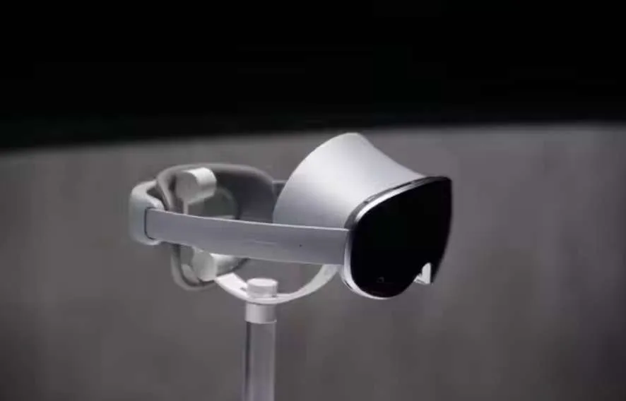 三星公开亮相Android XR头显，但只给看不给体验