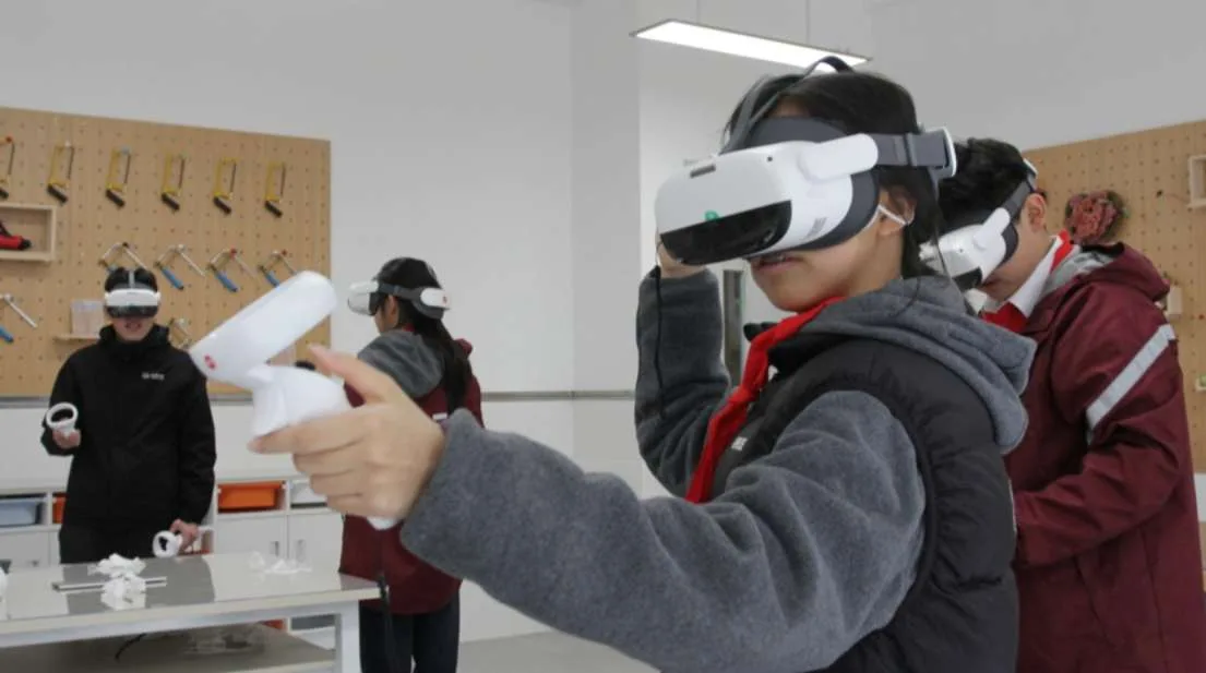 上海普陀区中小学用大朋VR、PICO头显培训安全教育