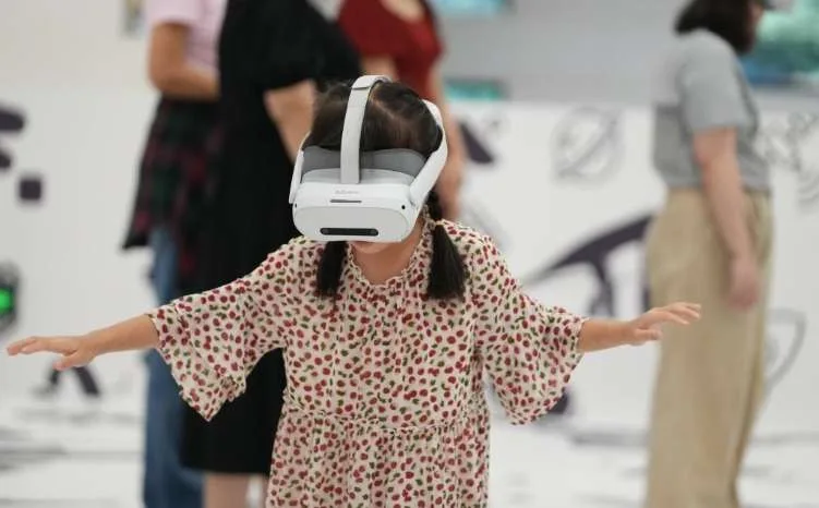 广州图书馆推出PICO VR沉浸式阅读空间