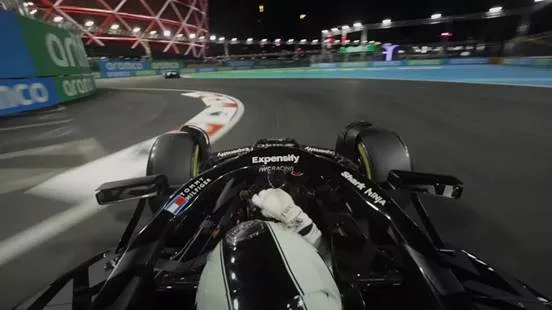 F1电影热映引爆赛车热潮，小派VR让你在家体验”布拉德·皮特式”速度激情