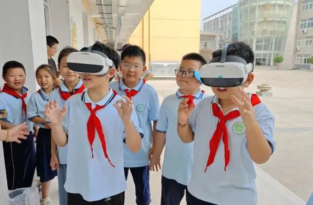 映维日报：Meta公布一系列AI/VR生态更新，Vision Pro 2 采用 R2 空间计算芯片