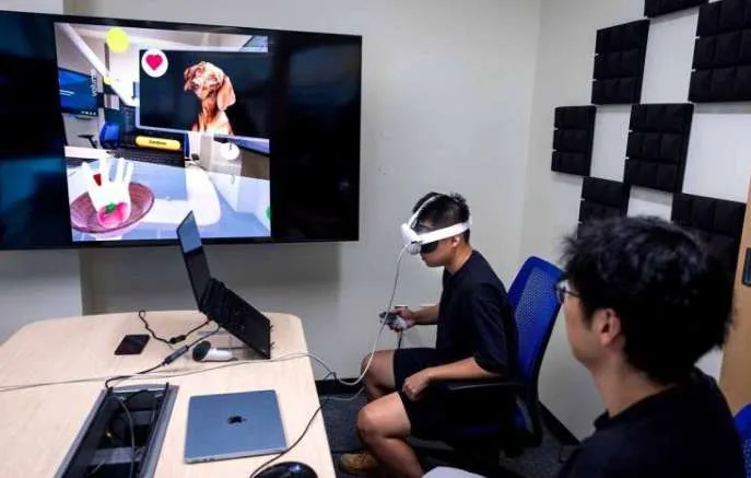 密歇根大学研发语音控制虚拟手HandProxy实现VR/AR免手操作