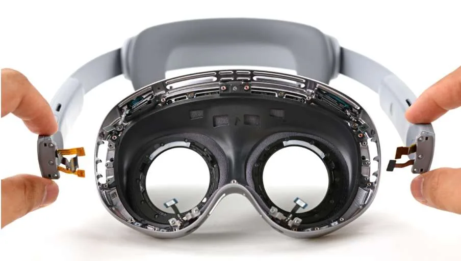 三星Galaxy XR拆解：这台1800美元的头显是苹果Vision Pro杀手吗？
