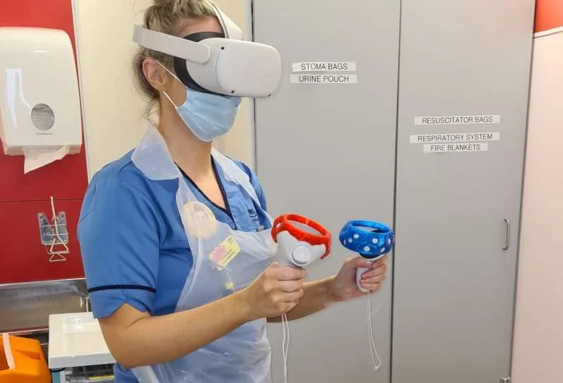 英国护士获4万英镑资助，用VR帮助透析患者减轻身心症状