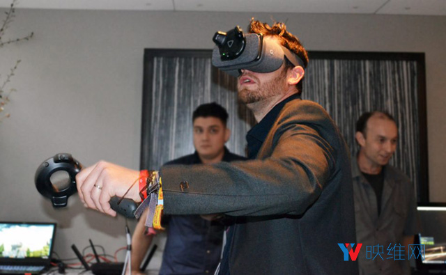 英特尔用WIFI、Vive Tracker把SteamVR游戏带到移动端