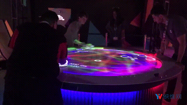 索尼用投影和高速追踪打造AR桌面冰球游戏