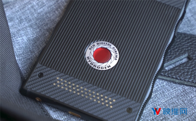 裸眼全息时代或将到来，Verizon和AT&T今夏发售Red全息手机