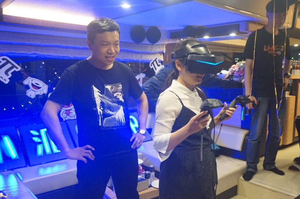 “618” 购物节小派8K 携手京东，最新版VR头显首秀浦江