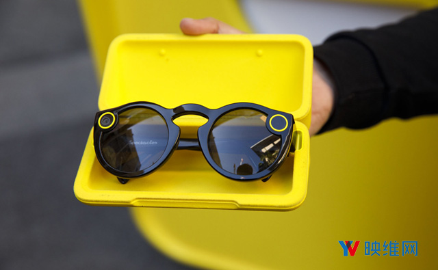 传Snap新版Spectacles改用双摄像头，预计售价350美元
