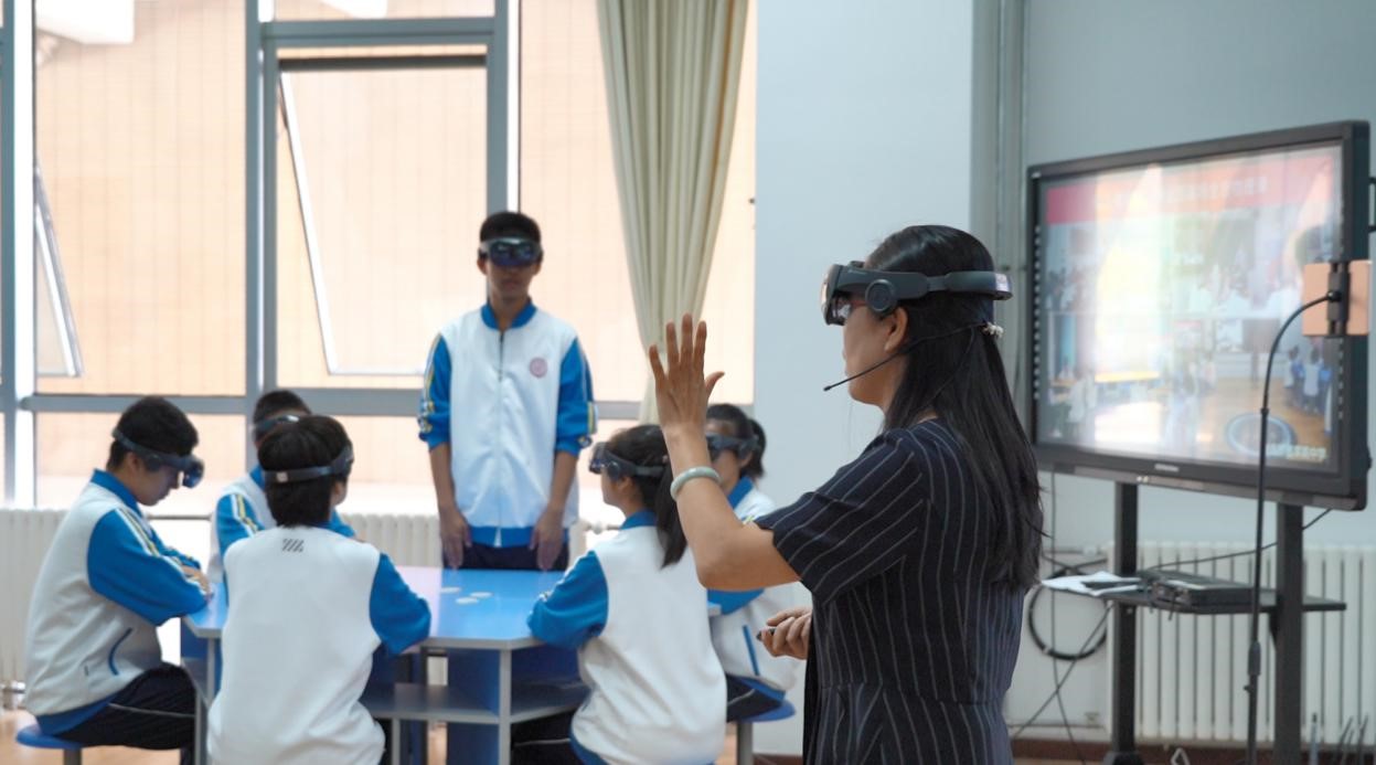影创科技助力全国首场四地5G+MR全息物理名师公开课圆满举行