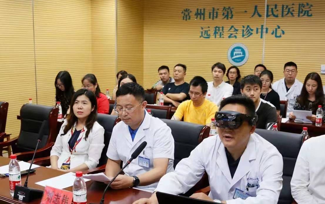 影创科技与蓝软智能医疗携手实现江苏首例5G+MR混合现实手术导航系统的应用