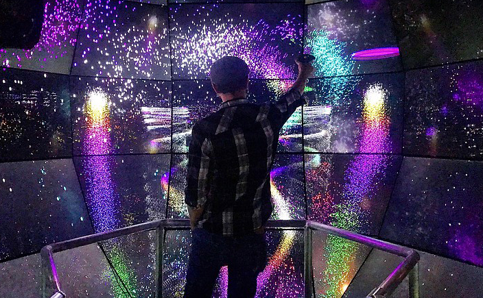 一览高通的5亿像素CAVE VR系统Suncave，70个4K屏，35台计算机供能