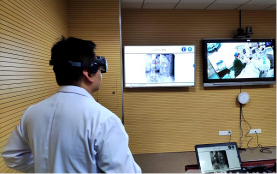 影创科技与蓝软智能医疗携手实现江苏首例5G+MR混合现实手术导航系统的应用