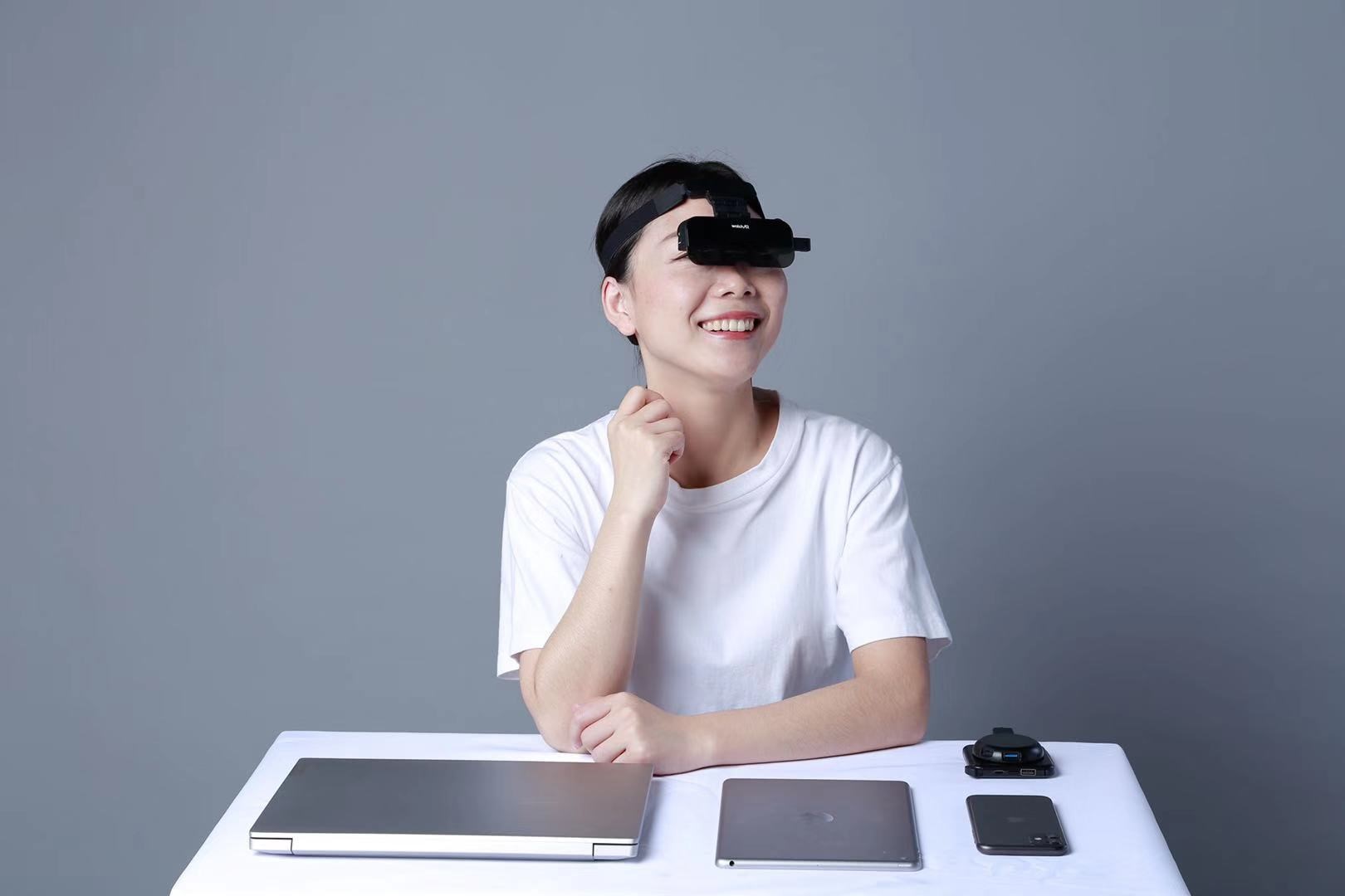 千元级便携AR头显震撼预售，watchAR小灵镜带您迈出AR生活第一步！