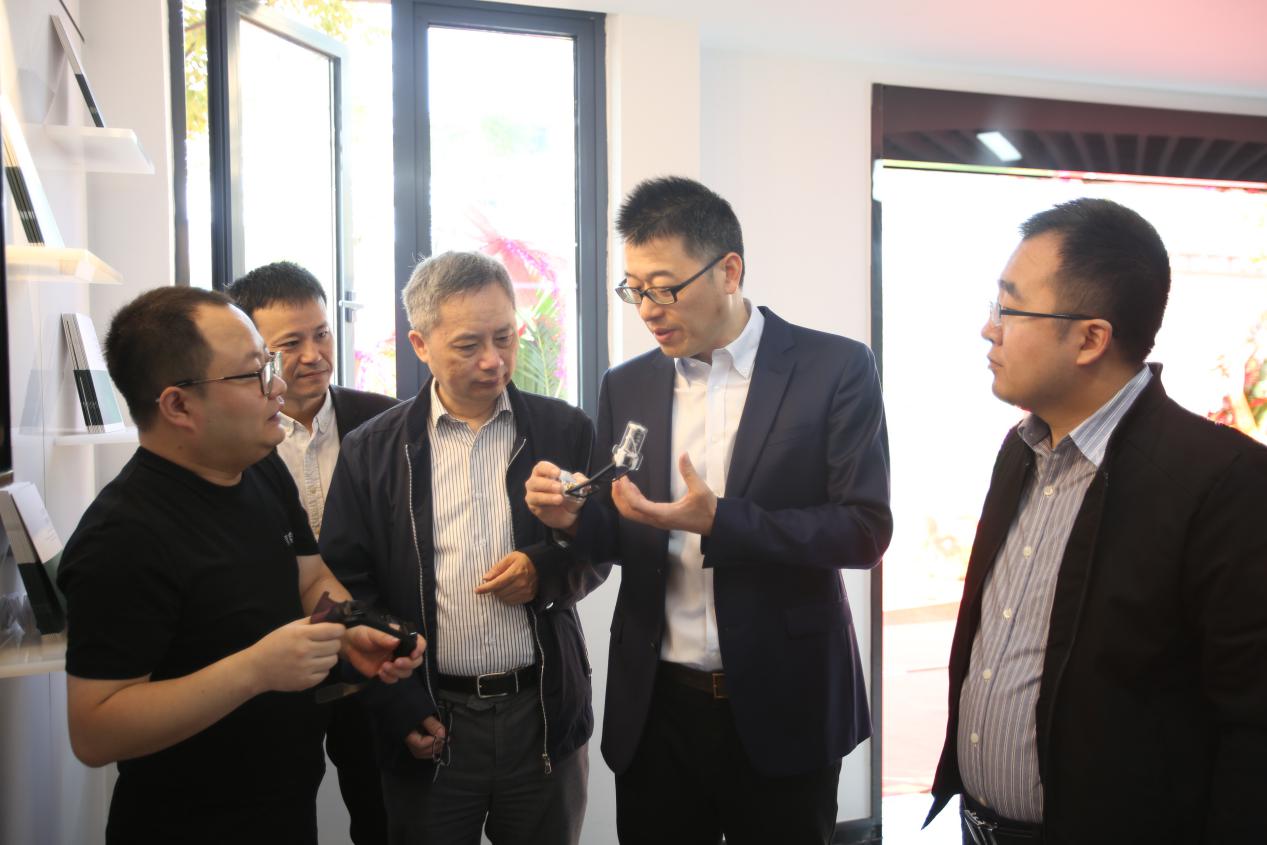 灵犀微光领跑AR核心显示技术，首个生产基地落户无锡