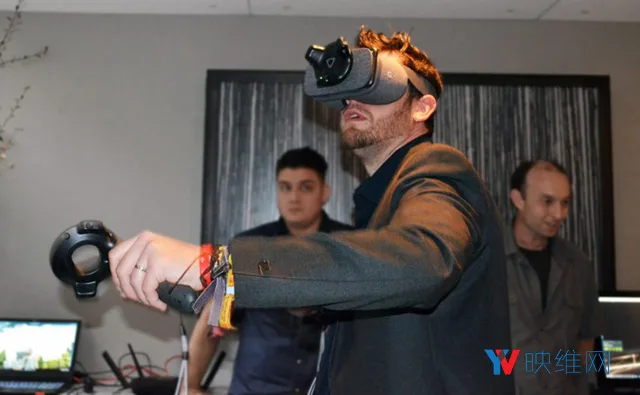 英特尔用WIFI、Vive Tracker把SteamVR游戏带到移动端