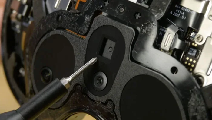 iFixit Quest Pro拆机：可修复性几乎为零